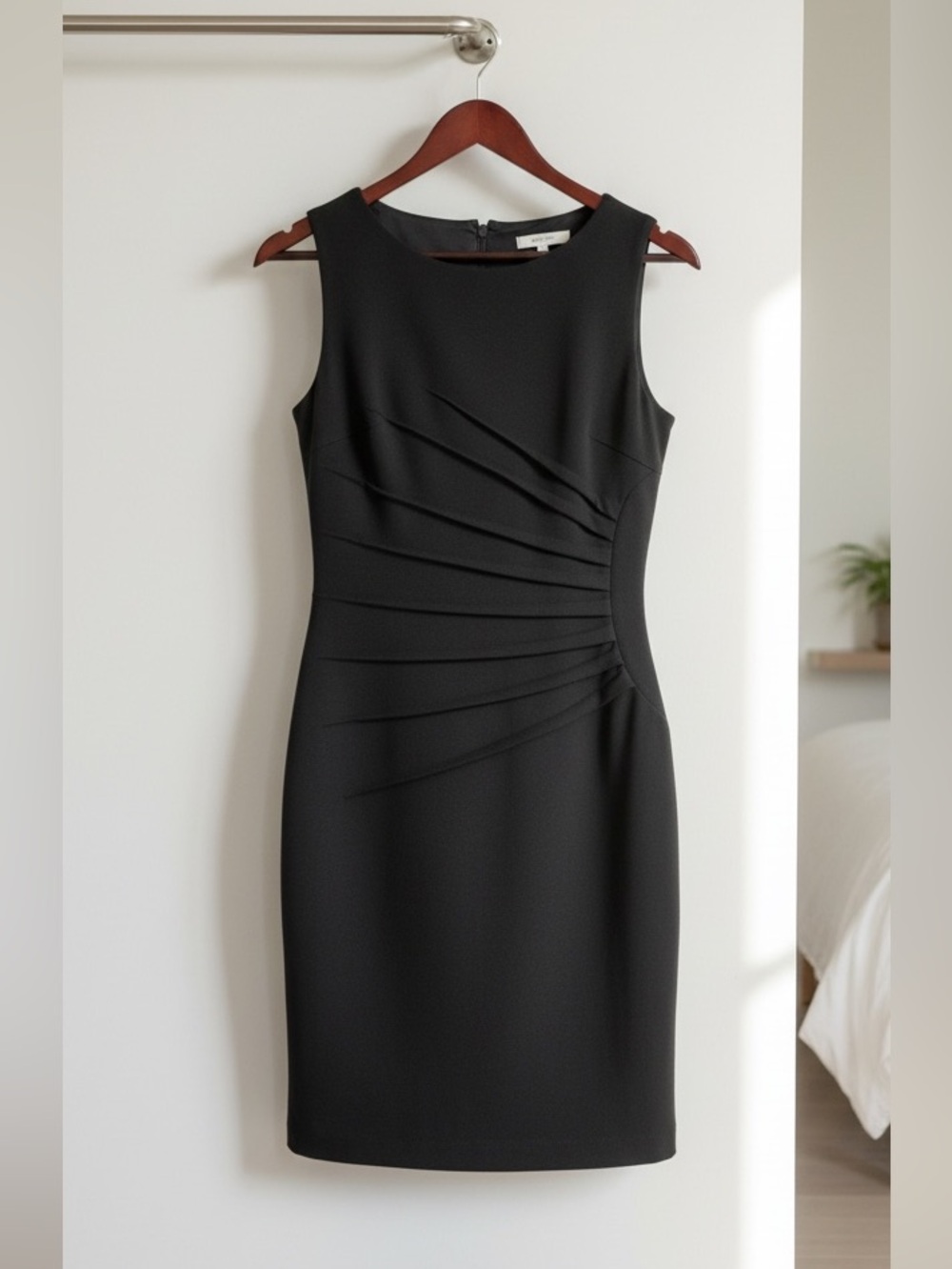 Ivanka Trump Gray Form Fitting Sleeveless Zip Back Dress Size 6